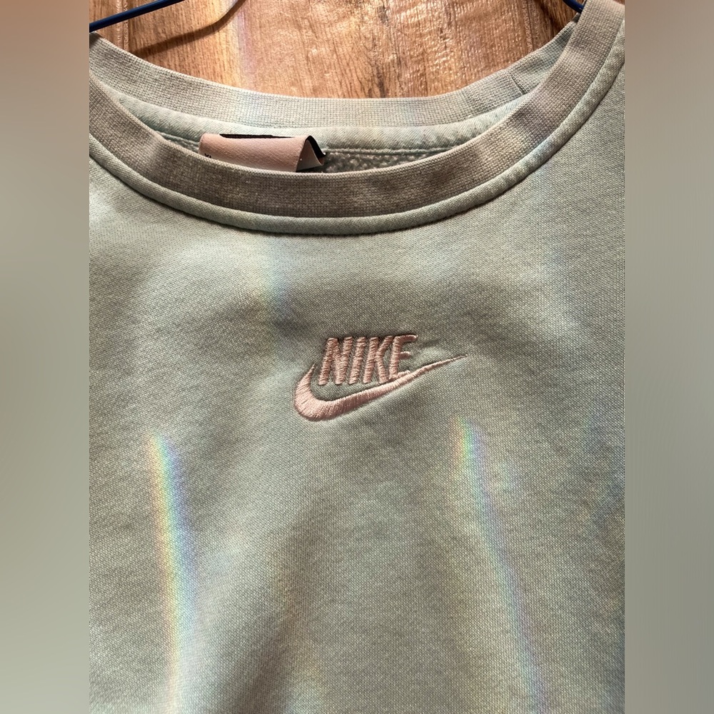 Teal Nike sweatshirt without a hoodie